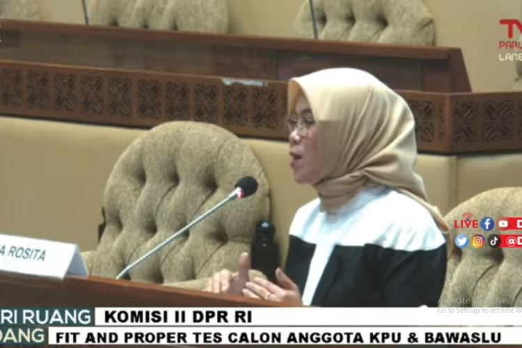 Tangkapan layar calon anggota KPU Iffa Rosita saat mengikuti uji kelayakan dan kepatutan di Komisi II DPR, Senin (14/2/2022).