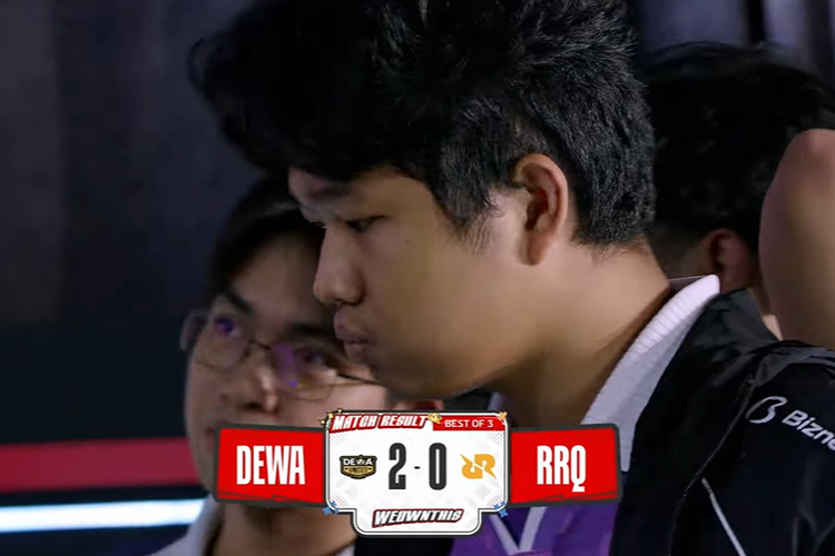 Pemain RRQ Hoshi, Yehezkiel saat kalah dari Dewa United Esports dengan skor 2-0.