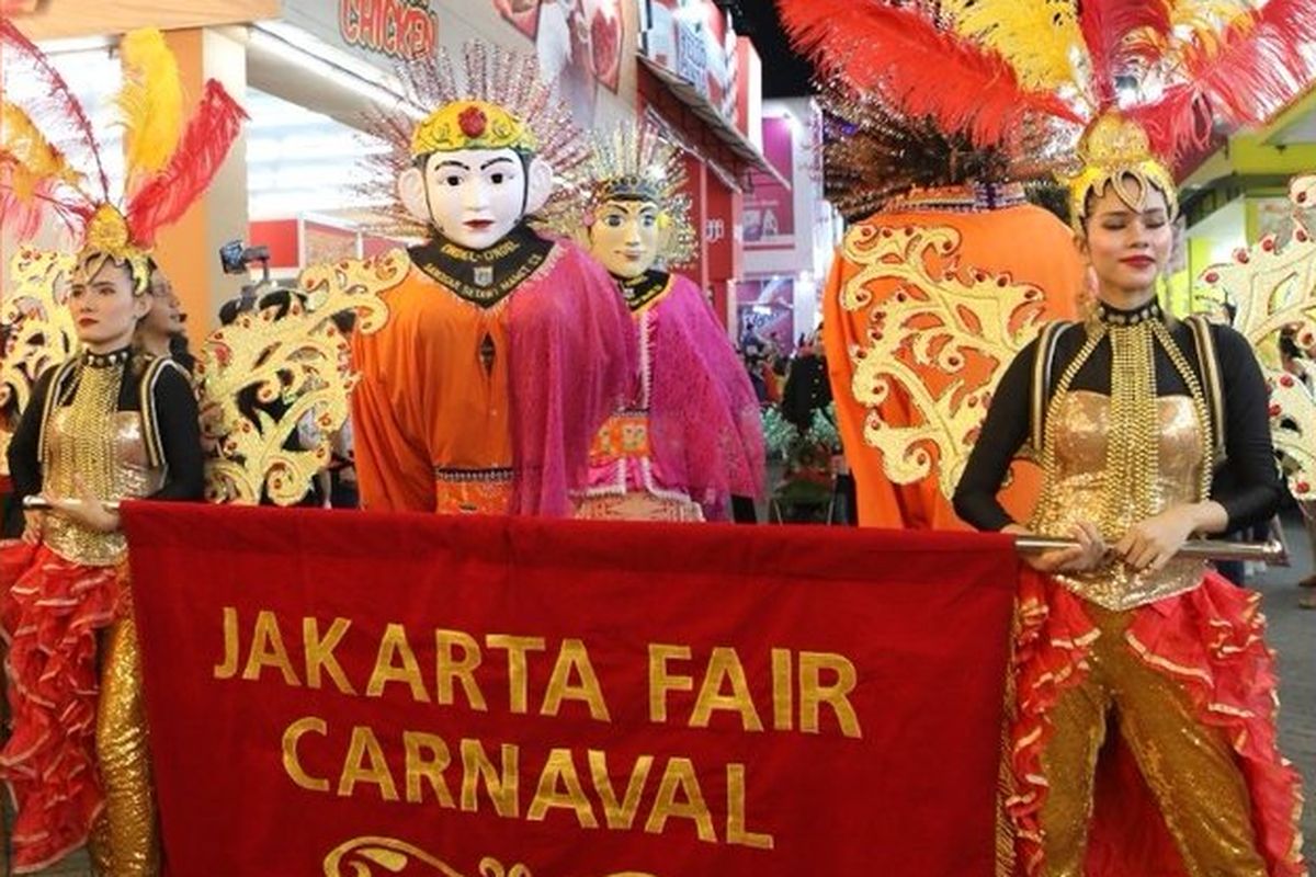 Penyelenggara turut menampilkan Jakarta Fair Carnaval di Pekan Raya Jakarta.