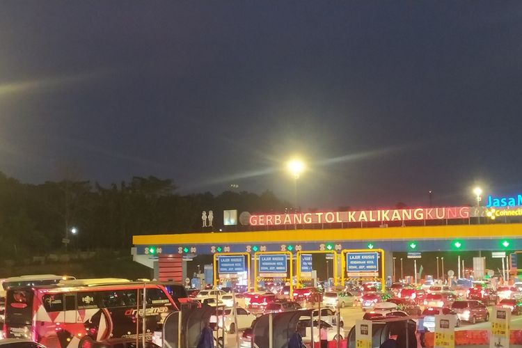 Ilustrasi arus mudik di GT Tol Kalikangkung Semarang