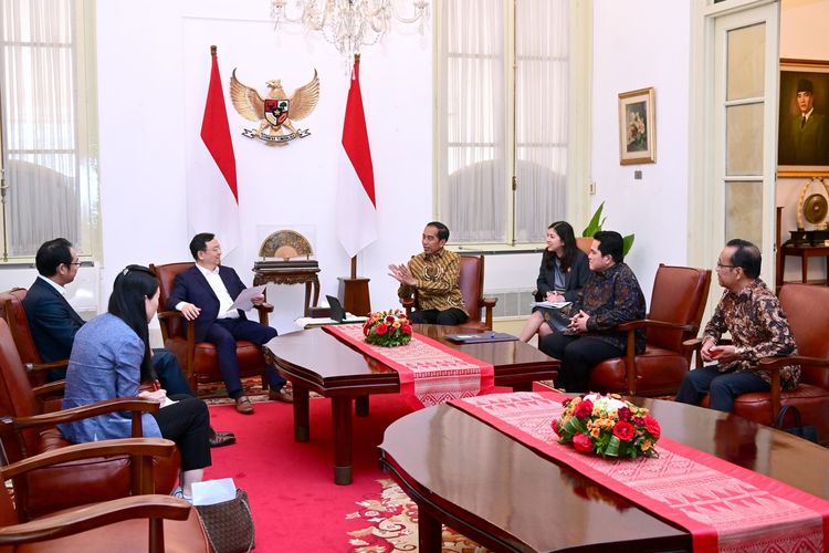 Jajaran pimpinan BYD bertemu dengan Presiden RI Joko Widodo di Istana Merdeka