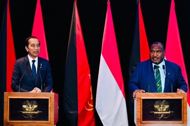 Presiden Joko Widodo dan Perdana Menteri Papua Nugini James Marape saat memberikan keterangan pers bersama di APEC Haus, Papua Nugini, pada Rabu (5/7/2023).