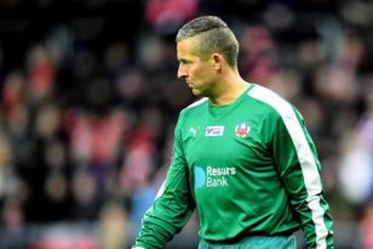 Kiper Helsingborg berusia 42 tahun, Daniel Andersson.