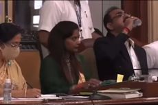 Pejabat India Malu Tak Sengaja Minum Hand Sanitizer di Rapat Umum 