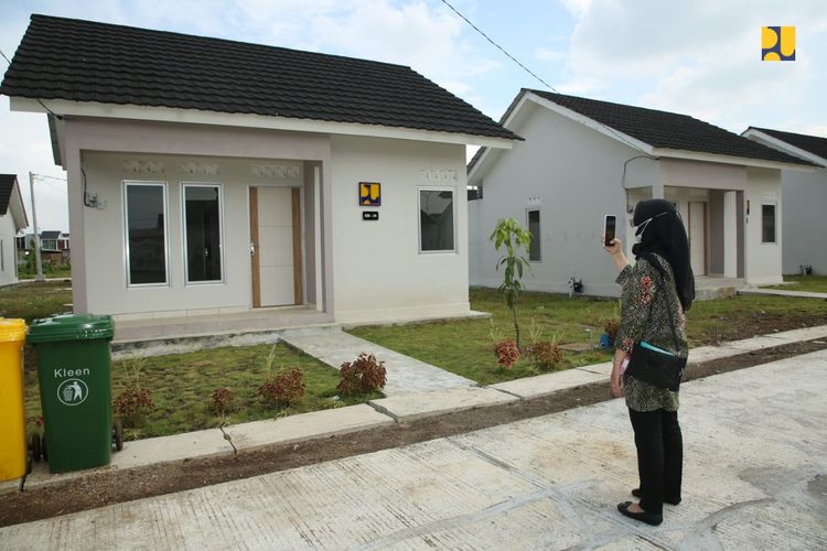 Serah terima 53 rumah khusus untuk keluarga prajurit KRI Nanggala 402 di Sidoarjo