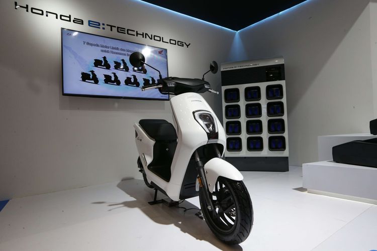 Foto stok: Motor listrik Honda EM1 e: