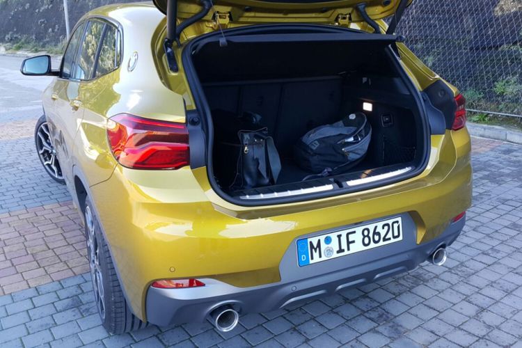 Bagasi BMW X2 M Sport dengan volume 470 liter.