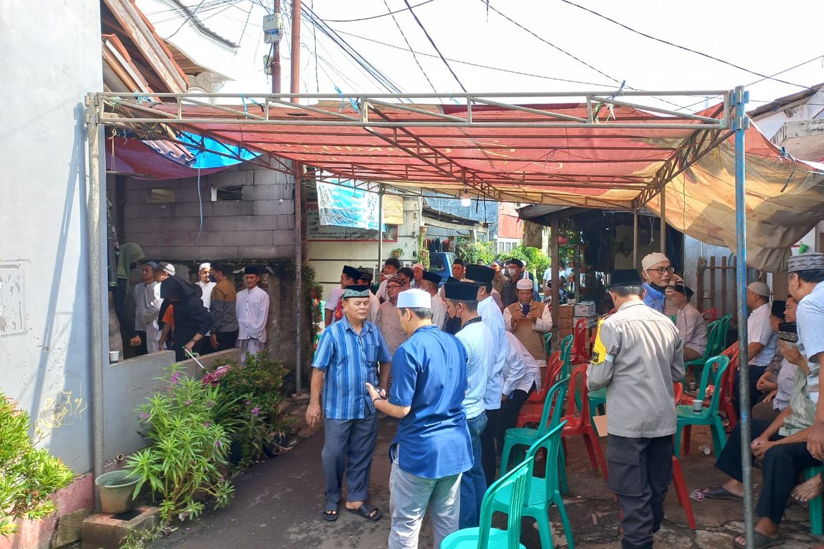 Rumah duka korban tembok roboh MTsN 19 Jakarta, Dicka Syafa Ghifari (14) di RT 004 RW 001, Kelurahan Pangkalan Jati Baru, Cinere, Kota Depok dibanjir pelayat pada Jumat (7/10/2022) pagi.