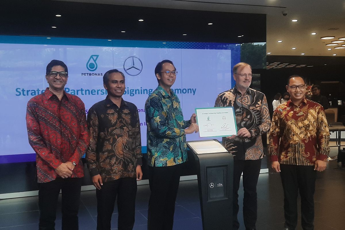 PT Inchcape Indomobil Distribution Indonesia, distributor tunggal Mercedes-Benz di Tanah Air resmi menjalin kerja sama dengan Petronas Lubricants International (Indonesia), Jumat (31/5/2024).