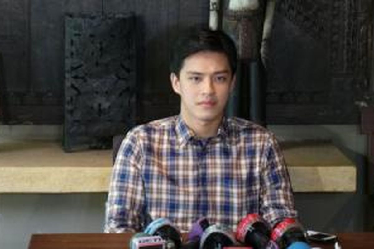 Di hadapan para peliput, Morgan Oey mengumumkan pengunduran dirinya dari boyband SM*SH di Pawon Resto, Kemang, Jakarta Selatan, Rabu (2/9/2013).