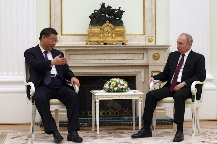 Presiden Rusia Vladimir Putin bertemu dengan Presiden China Xi Jinping di Kremlin, Moskwa, pada 20 Maret 2023.