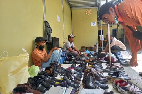 Kisah Sunardi, Penjual Sepatu Bekas sejak 1980-an di Semarang untuk Bertahan Hidup