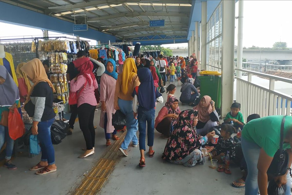 Suasana Skybridge Tanah Abang, Rabu (29/5/2019).