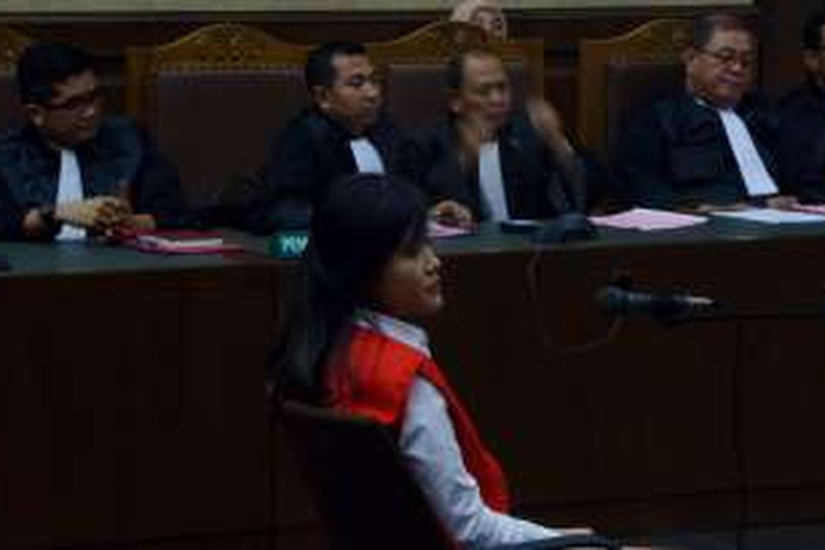 Terdakwa pembunuh Wayan Mirna Salihin, Jessica Kumala Wongso, saat menghadiri sidang lanjutannya di Pengadilan Negeri Jakarta Pusat, Selasa (21/6/2016). 