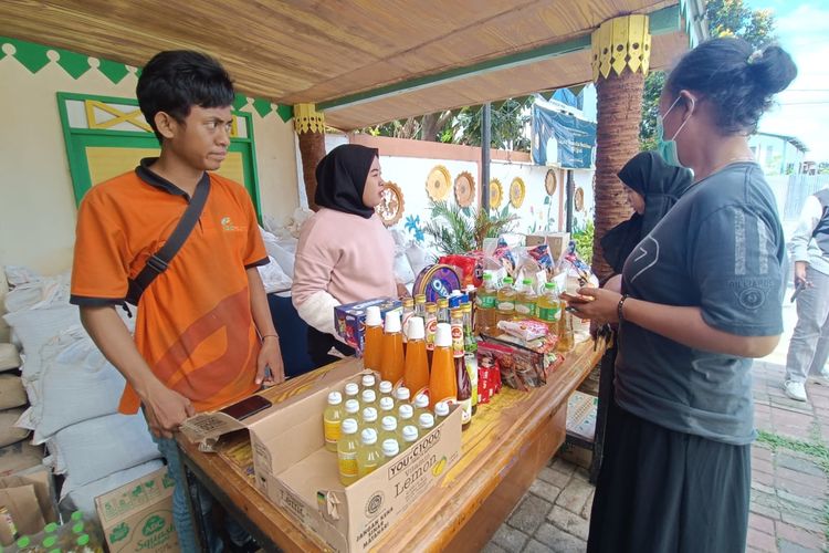Pasar Murah Perumda Pasar Jaya Tahun 2023 digelar di Kantor Kelurahan Pondok Kopi, Kecamatan Duren Sawit, Jakarta Timur, Selasa (11/4/2023).