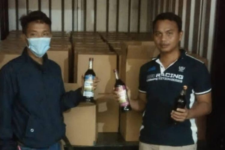 Seribu botol miras diamankan Polres Sumedang di Jatinangor, Sumedang, Jabar, Sabtu (27/3/2022) petang. DOK. Polres Sumedang/KOMPAS.com