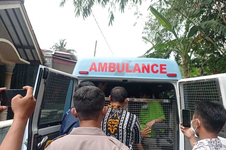 Evakuasi remaja yang dipasung di Purwokerto Selatan, Kabupaten Banyumas, Jawa Tengah, Kamis (29/9/2022).