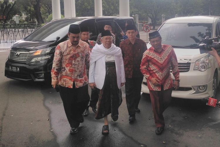 Majelis Ulama Indonesia Maruf Amin mendadak menemui Presiden Joko Widodo di Istana Kepresidenan, Jakarta, Jumat (31/3/2017)