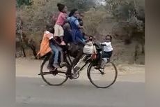 Aksi Viral Pria Naik Sepeda dengan Membonceng 9 Anaknya