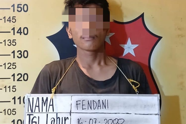 Seorang pria bernama Fendani (24) diringkus polisi karena membawa lari sepeda motor kawannya di Jalan Kapten Sumarsono, Desa Helvetia, Kecamatan Labuhan Deli, Kabupaten Deli Serdang. 