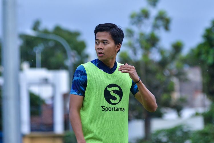 Edo Febriansah kembali dari Timnas Indonesia untuk bergabung dalam sesi latihan Persib Bandung, Rabu (31/1/2024) di Stadion SIdolig Bandung.