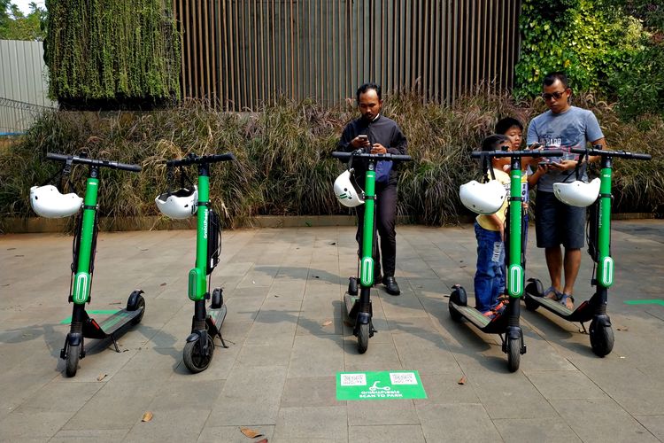 Salah satu lokasi parkir Grab Wheels di Bintaro Xchange, Minggu (28/7/2019).