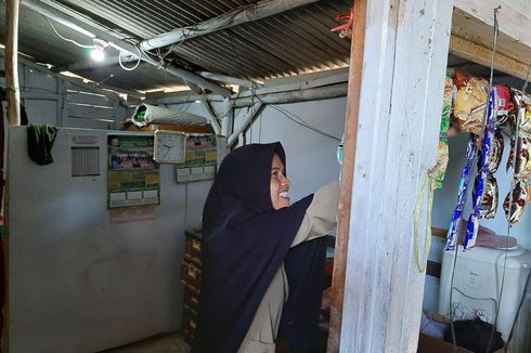 Kisah Miris Guru di Banten Tinggal di WC Sekolah Bersama Suami dan 2 Anaknya