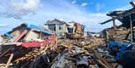 BREAKING NEWS! Bom Perang Dunia II Meledak, Puluhan Rumah Warga Rusak di Biak Numfor Papua
