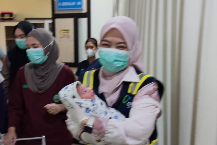 Tiba-tiba Mulas, Penumpang Bus Asal NTB Melahirkan di Atas KMP Gerbang Samudera 2