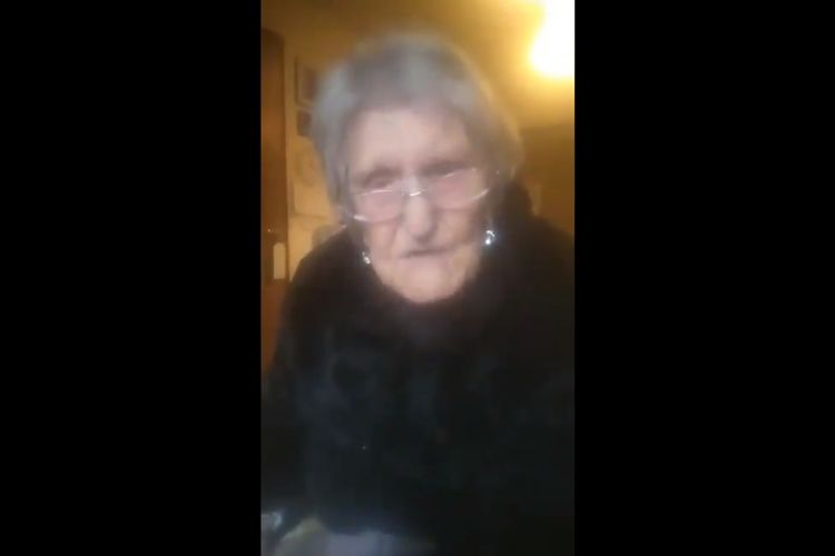 Mary Fowler (104 tahun) merekam permohonan yang memilukan dari panti jomponya, Fife untuk dapat bertemu keluarganya, setelah 7 bulan tidak bertemu demi menghindari penyebaran Covid-19. 