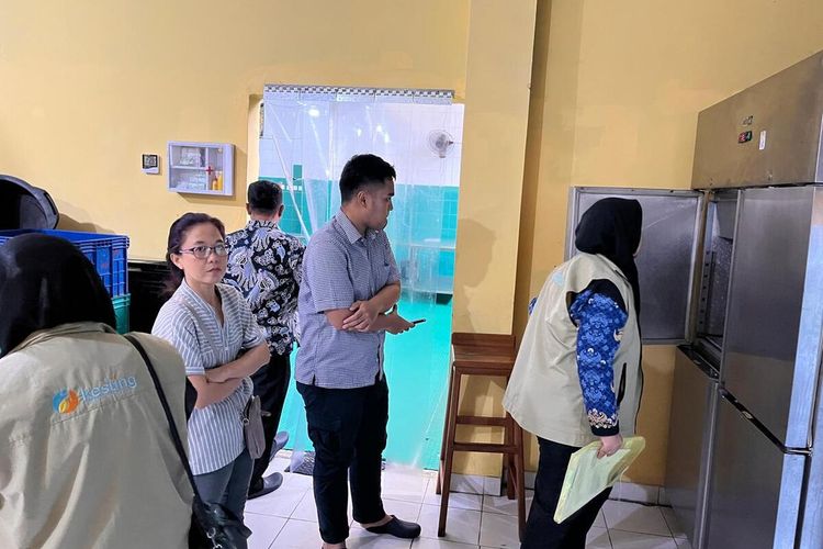 Pemerintah Kabupaten (Pemkab) Bogor melalui Dinas Kesehatan terus memperkuat pengawasan mutu gizi dan keamanan pangan dalam program Makanan Bergizi (MBG) untuk anak sekolah.