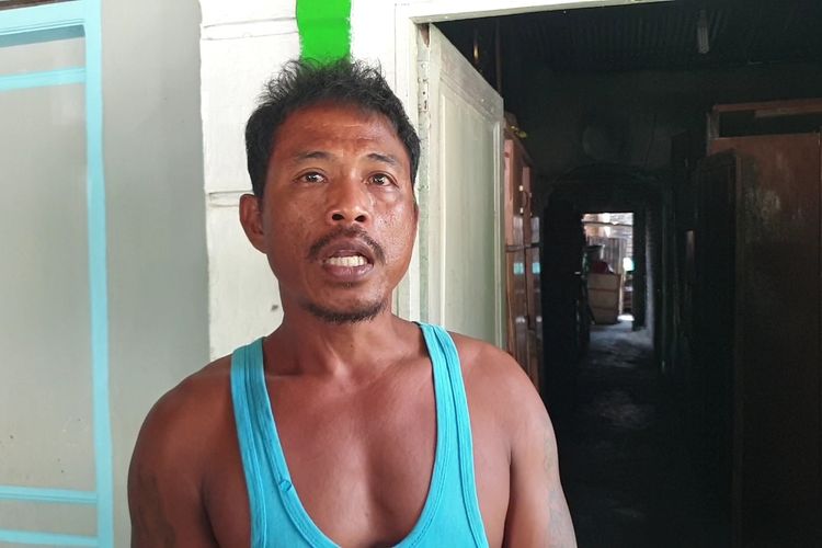 Zepri Susanto (45) saat diwawancarai di Desa Bandar Klippa, Kabupaten Deli Serdang, Sumatera Utara pada Selasa (12/8/2025).