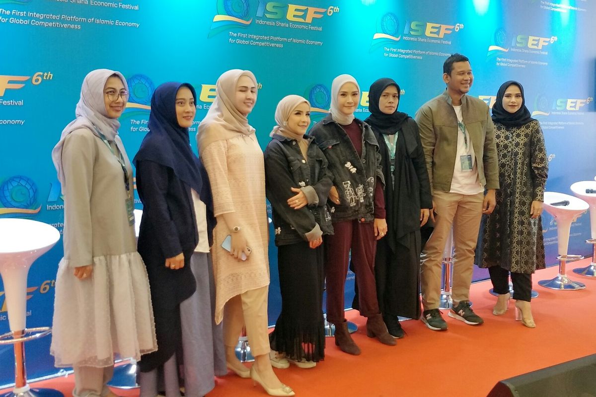Para designer baju muslim yang akan menyajikan karya mereka di Road to Sustainable Fashion ISEF 2019 di JCC, Senayan, Jakarta Pusat, Kamis (14/11/2019).