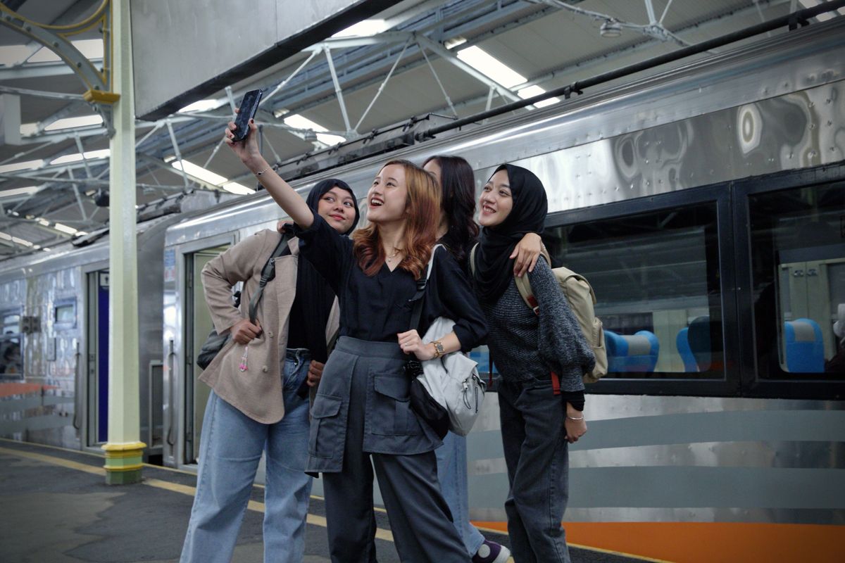 PT KAI kini memberikan fitur terbaru berupa Female Seat Map alias peta kursi perempuan yang memungkinkan penumpang perempuan memilih tempat duduk dengan sesama perempuan.