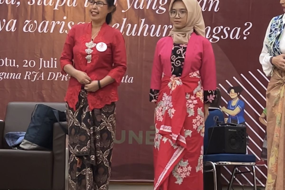 Cara Mudah Mengubah Kain Batik menjadi Rok Lilit Kebaya