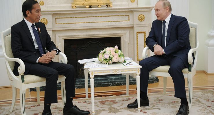 Putin, Jokowi, dan Demokrasi Kita