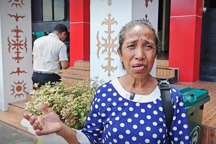 Kisah Mama Dalen, Pedagang Rujak Natsepa yang Polisikan Konten Kreator Facebook karena Fitnah