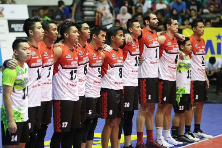 Para pemain tim voli putra Jakarta Pertamina Energi bersiap-siap menjalani laga seri pertama final four Proliga 2017 di GOR Sritex Arena, Solo, Minggu (9/4/2017).