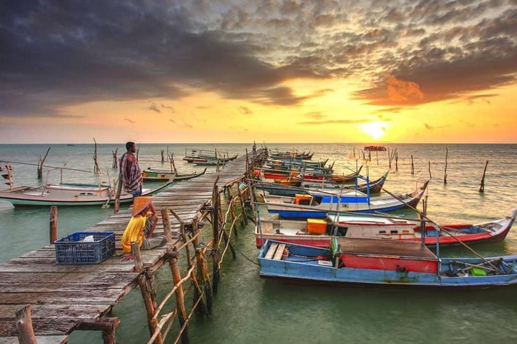 Pantai Lampu di Bangka Selatan.