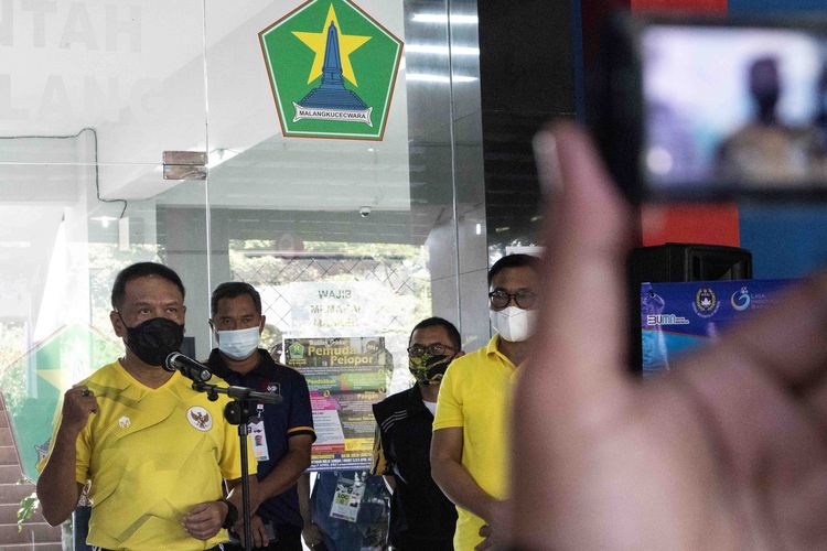 Menteri Pemuda dan Olahraga (menpora) Zainudin Amali memberi sambutan diakhir kunjungan memantau pelaksanaan Piala Menpora 2021 di Stadion Gajayana Malang, Jawa Timur, Jumat (26/03/2021) pagi.