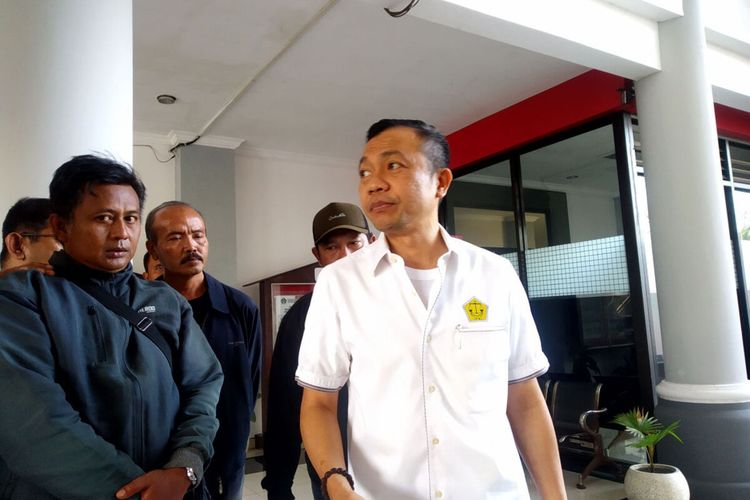 Wakil Bupati Blitar Rahmat Santoso menyampaikan surat pengunduran diri ke Kantor DPRD Kabupaten Blitar, Senin (14/8/2023)
