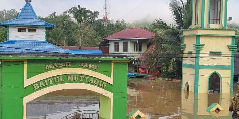 Banjir Mahakam Ulu, Kalimantan Timur, Kamis (16/5/2024).