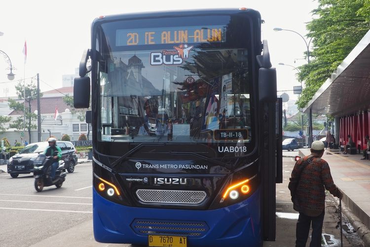 Trans Metro Bandung rute Alun-alun Kota Bandung-Kota Baru Parahyangan PP.