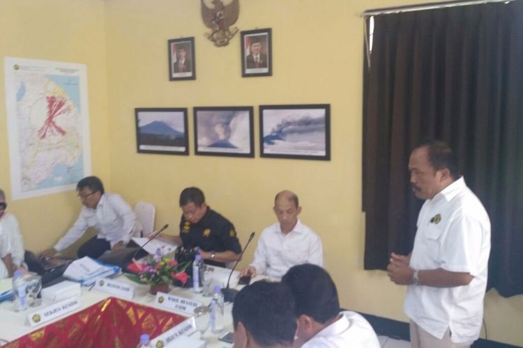 Kementerian ESDM menggelar rapat pimpinan di Pos Pantau Gunung Agung, Selasa (2/1/2018).
