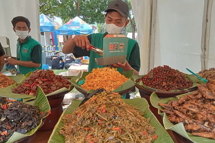 Penjual makanan di Festival Jajanan Bango 2022. 