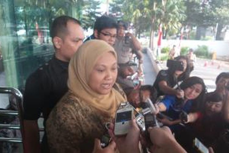 Ketua Komisi VIII DPR-RI yang membidangi soal agama, Ida Fauziah usai memberikan keterangan kepada penyidik di Gedung KPK, Jalan Rasuna Said, Jakarta, Senin (18/8/2014). Politisi asal PKB itu diperiksa sebagai saksi untuk tersangka mantan Menteri Agama Suryadharma Ali dalam kasus penyelenggaraan haji.