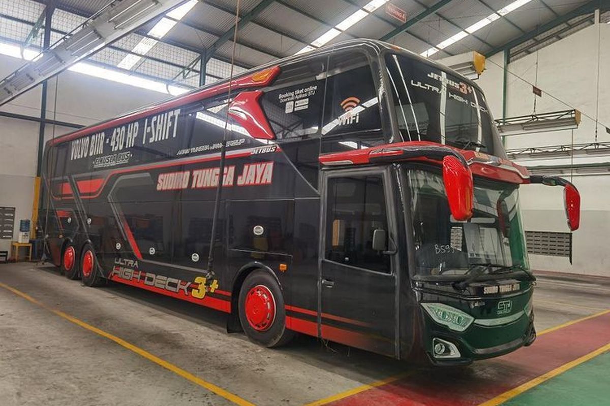Bus AKAP baru PO Sudiro Tungga Jaya