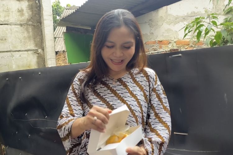 Lebaran Jenguk Suami di Rutan KPK, Istri Noel Bawa Ketupat dan Sayur