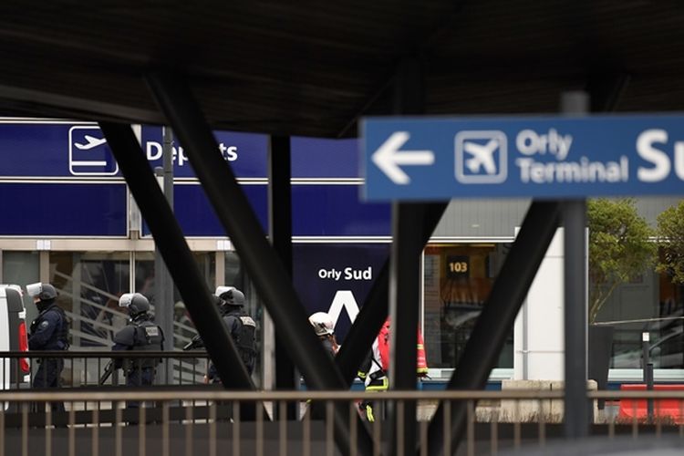 Terminal keberangkatan selatan di Bandara Orly, Paris tempat insiden penembakan terjadi pada Sabtu (19/3/2017).