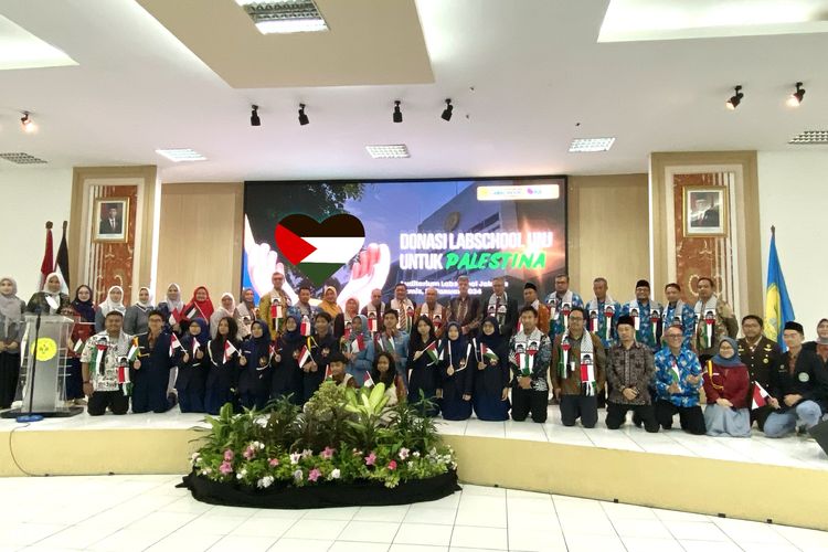 Sekolah di bawah naungan Labschool UNJ memberikan dukungan kepada anak-anak Palestina di Jakarta, pada Kamis (25/1/2024).